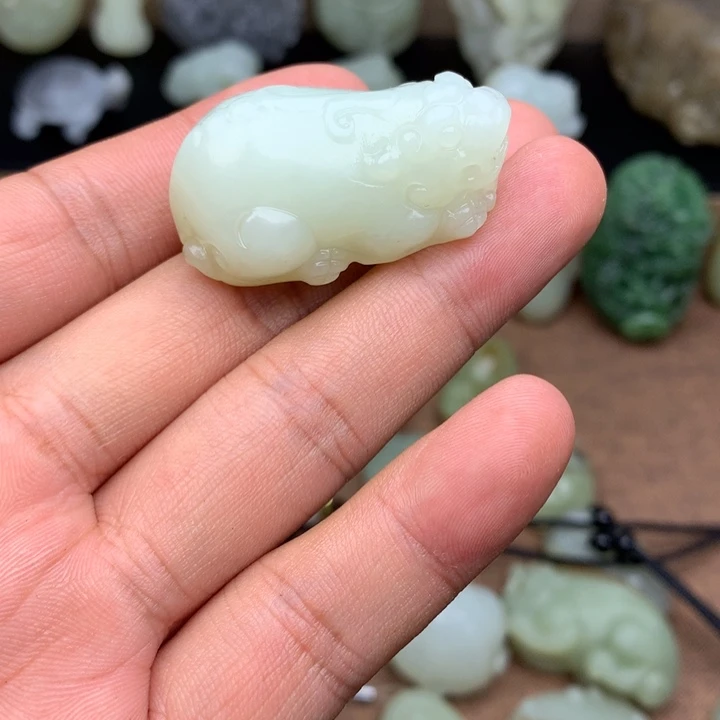 微***笑和田玉（糖玉）未镶嵌颈饰