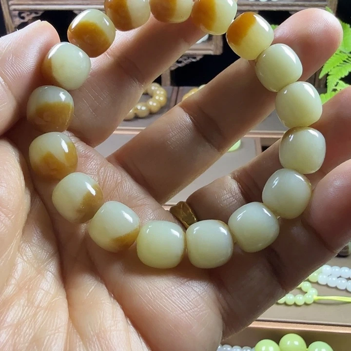 印***月和田玉（糖玉）未镶嵌手链