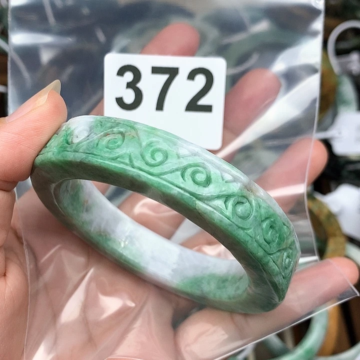 翡翠未镶嵌颈饰明**明翡翠