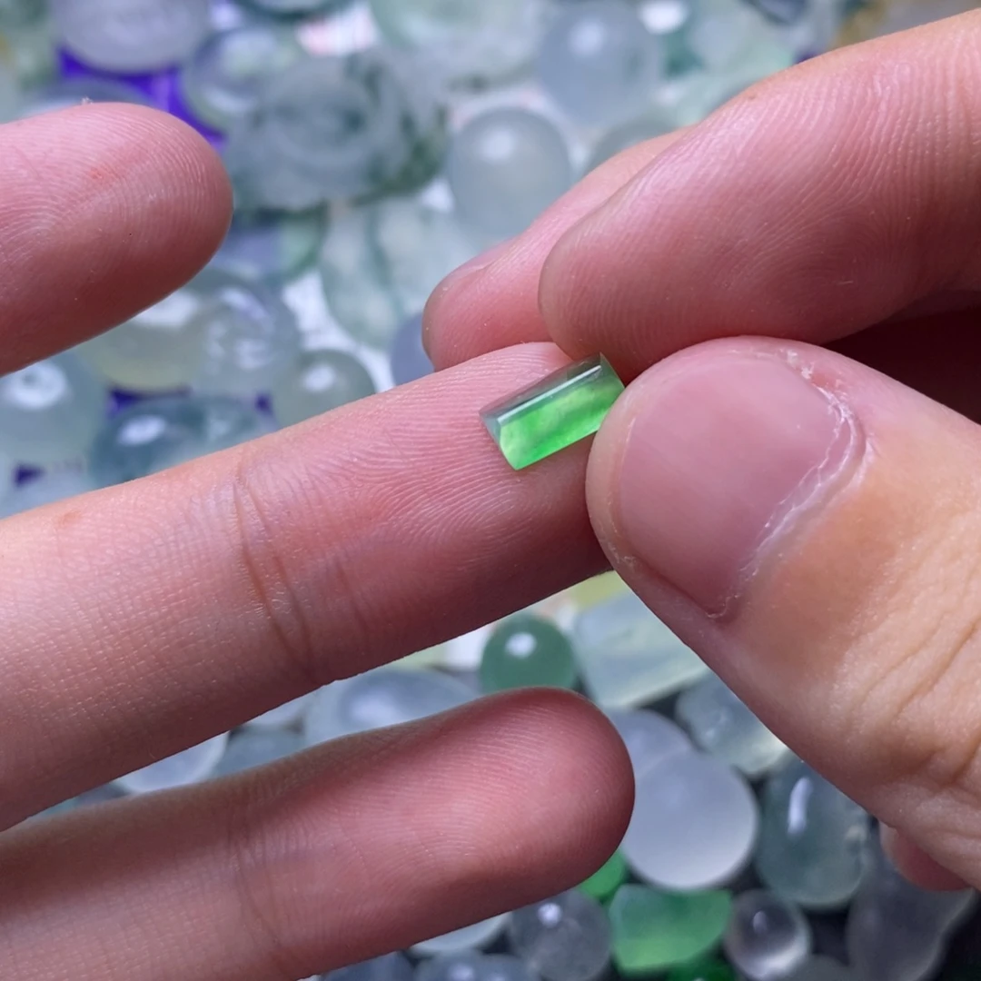 定制翡翠未镶嵌挂件