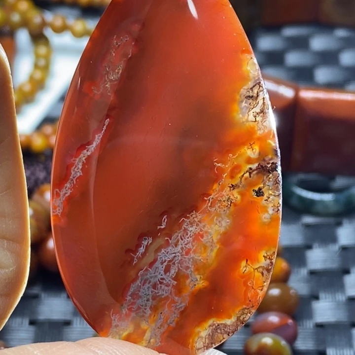 玛瑙/玉髓颈饰未镶嵌M****?