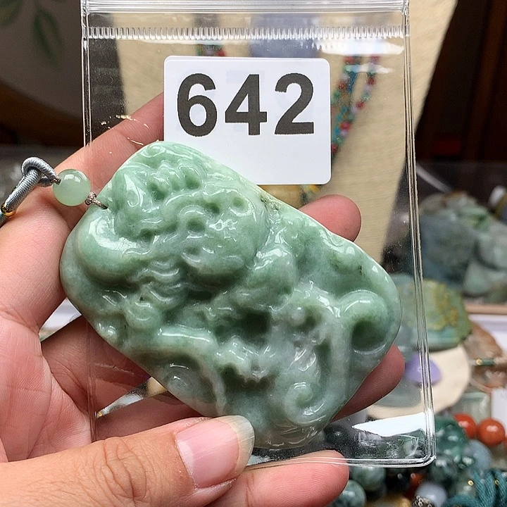 翡翠颈饰未镶嵌平***志翡翠