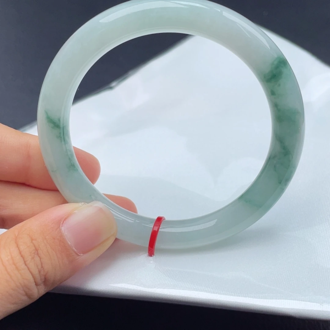 翡翠手镯（圆镯）未镶嵌54.8圈