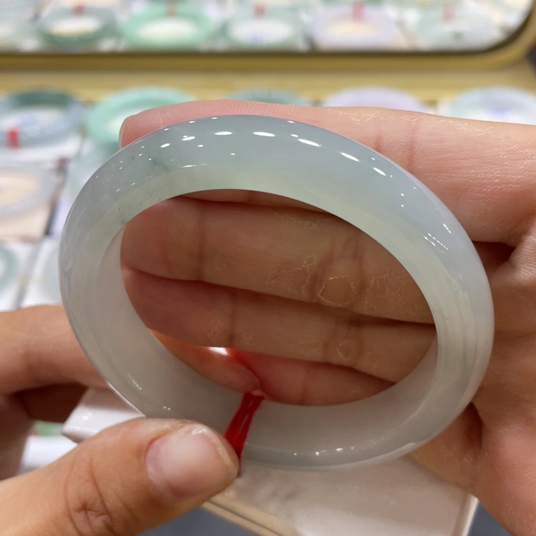 翡翠手镯未镶嵌55贵