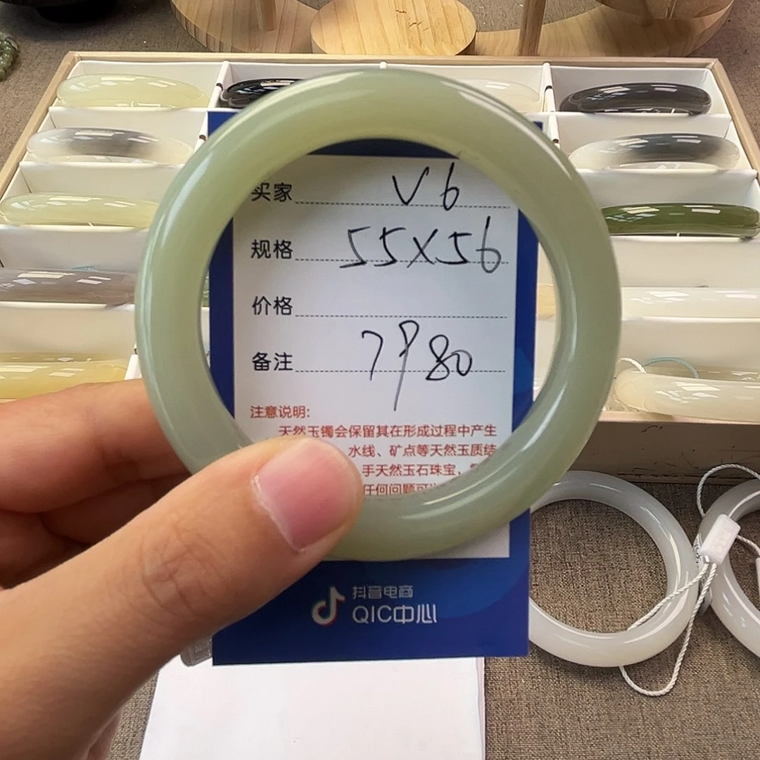 泡***奶和田玉未镶嵌手镯