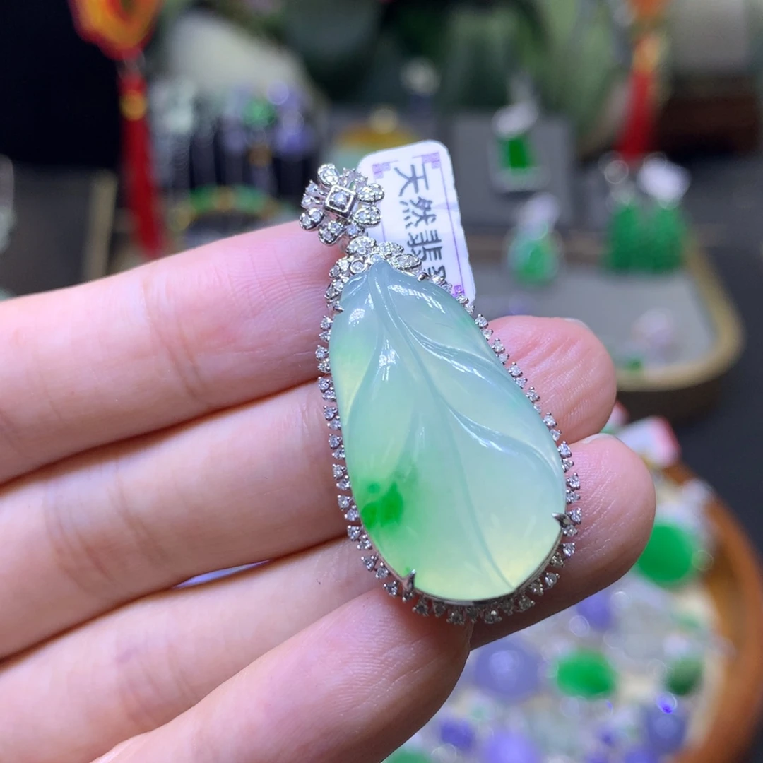 翡翠18K金镶嵌颈饰翡翠吊坠项链