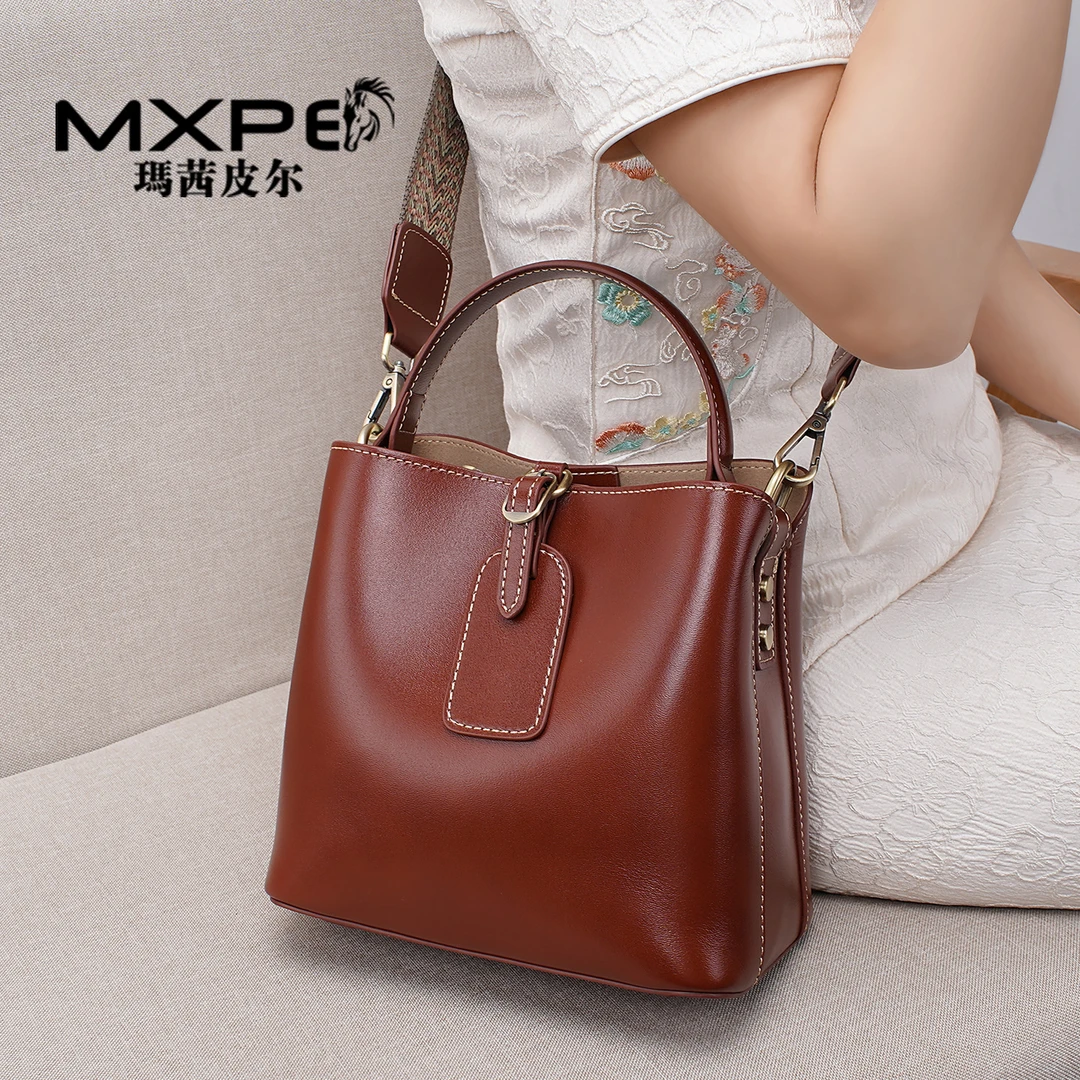 女士斜挎包爆款经典真皮妈妈包2025新品手提包复古通勤单肩水桶包