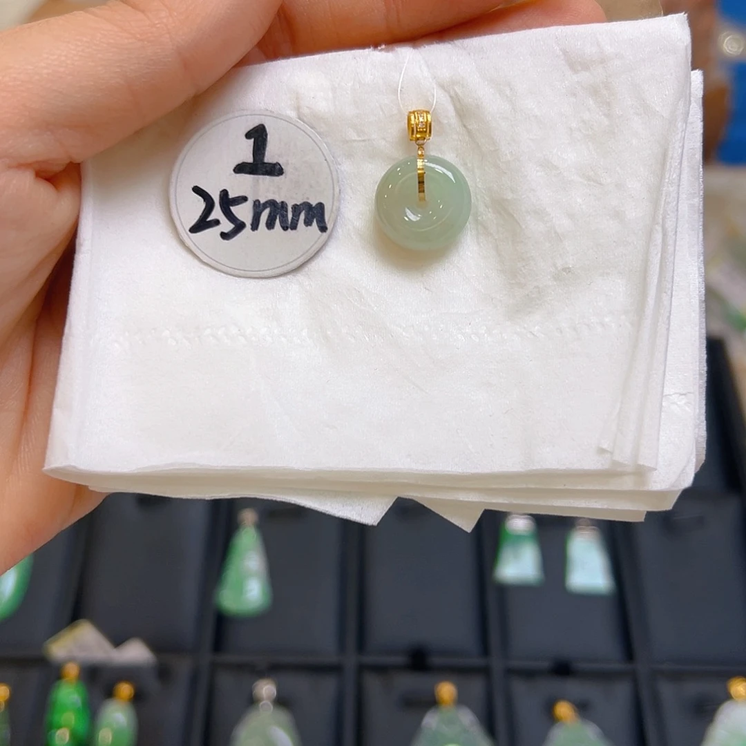 翡翠颈饰18K金镶嵌翡翠