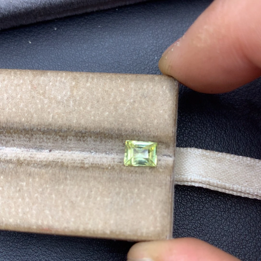 裸石金绿宝石0.97ct全净