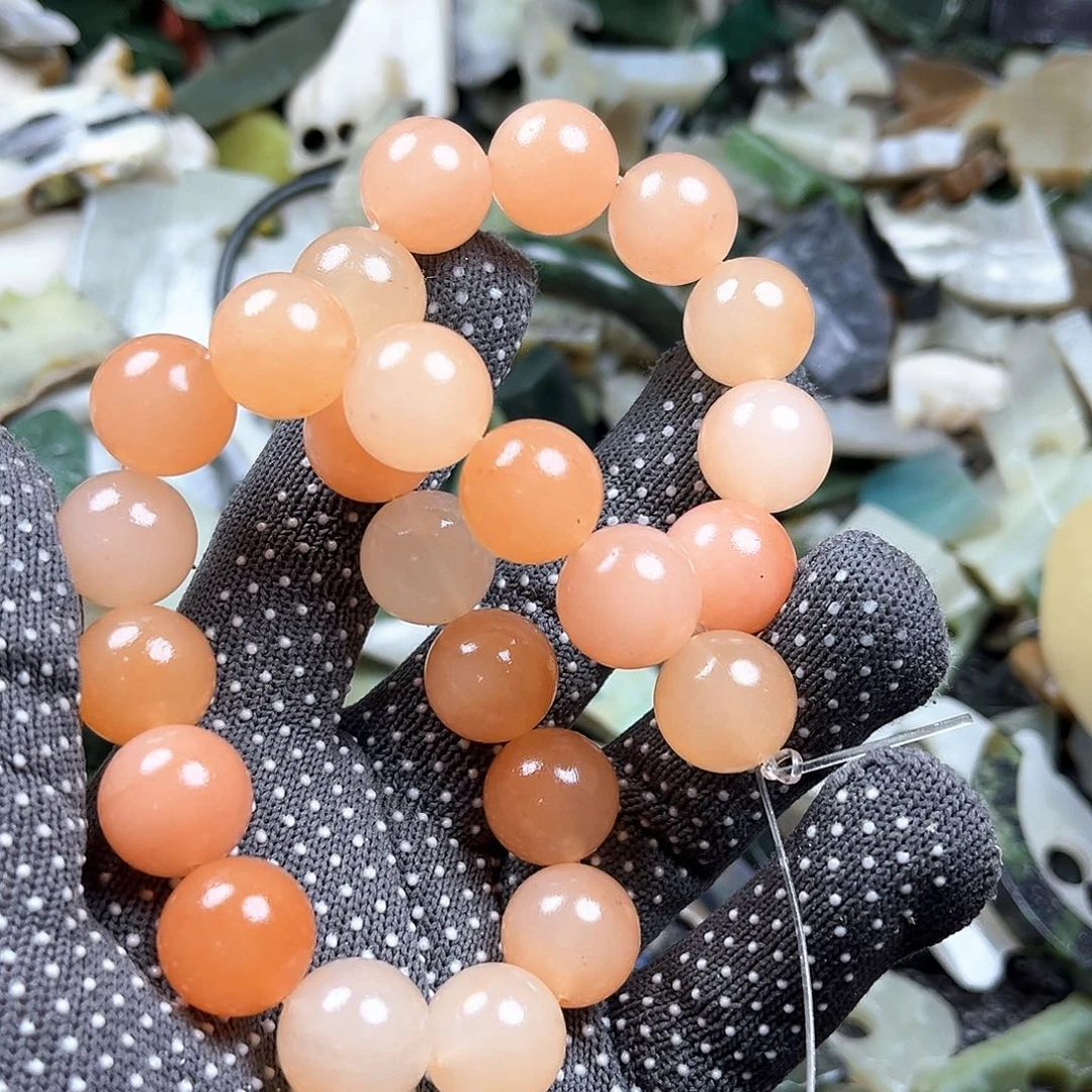 颈饰未镶嵌石英质玉