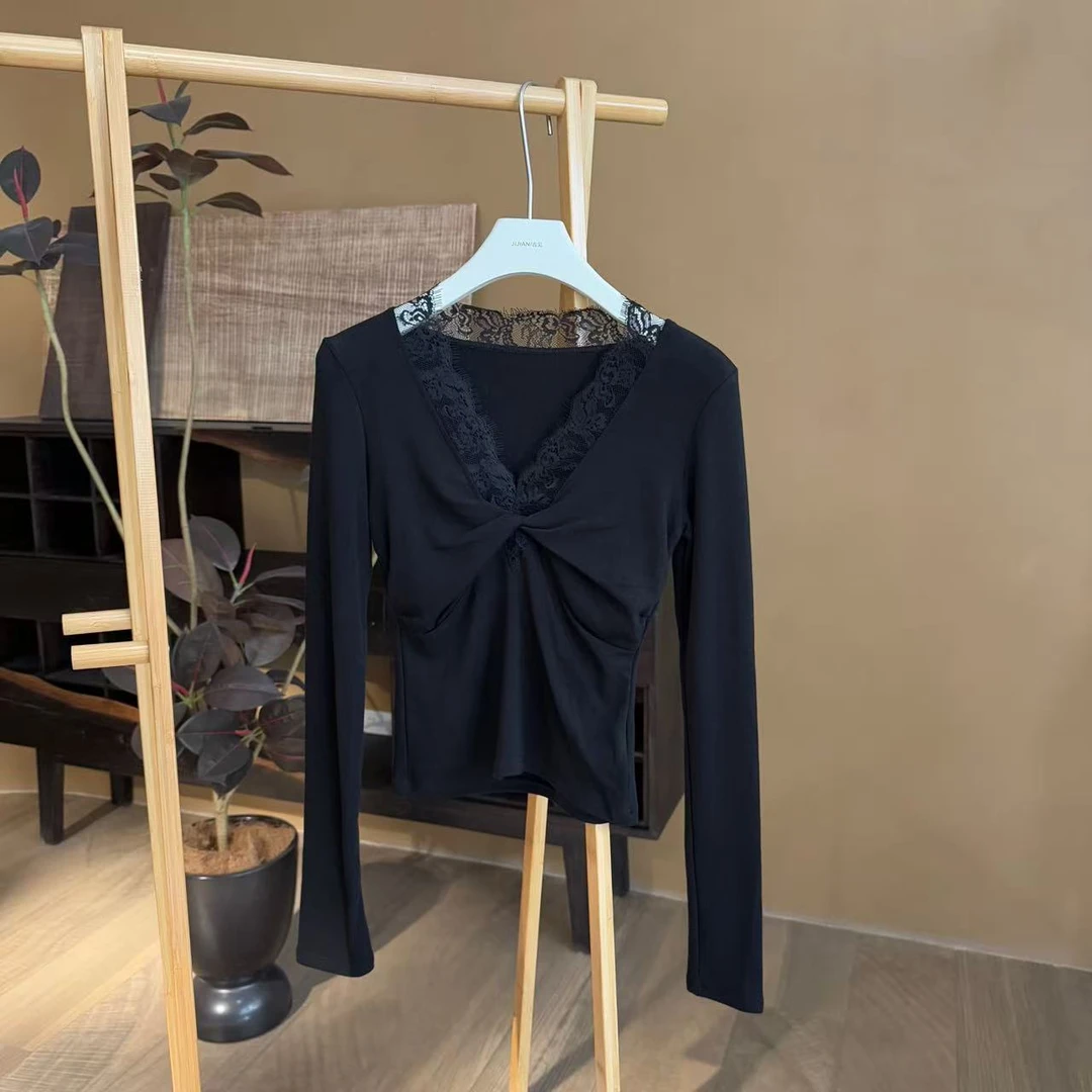 【大头韦韦】秋冬蕾丝拼接V领磨毛打底上衣785098