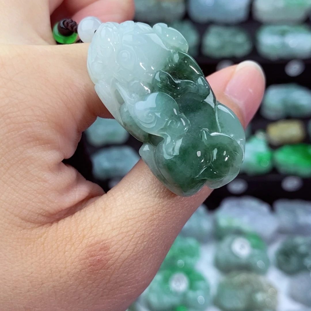 翡翠颈饰未镶嵌老**。天然