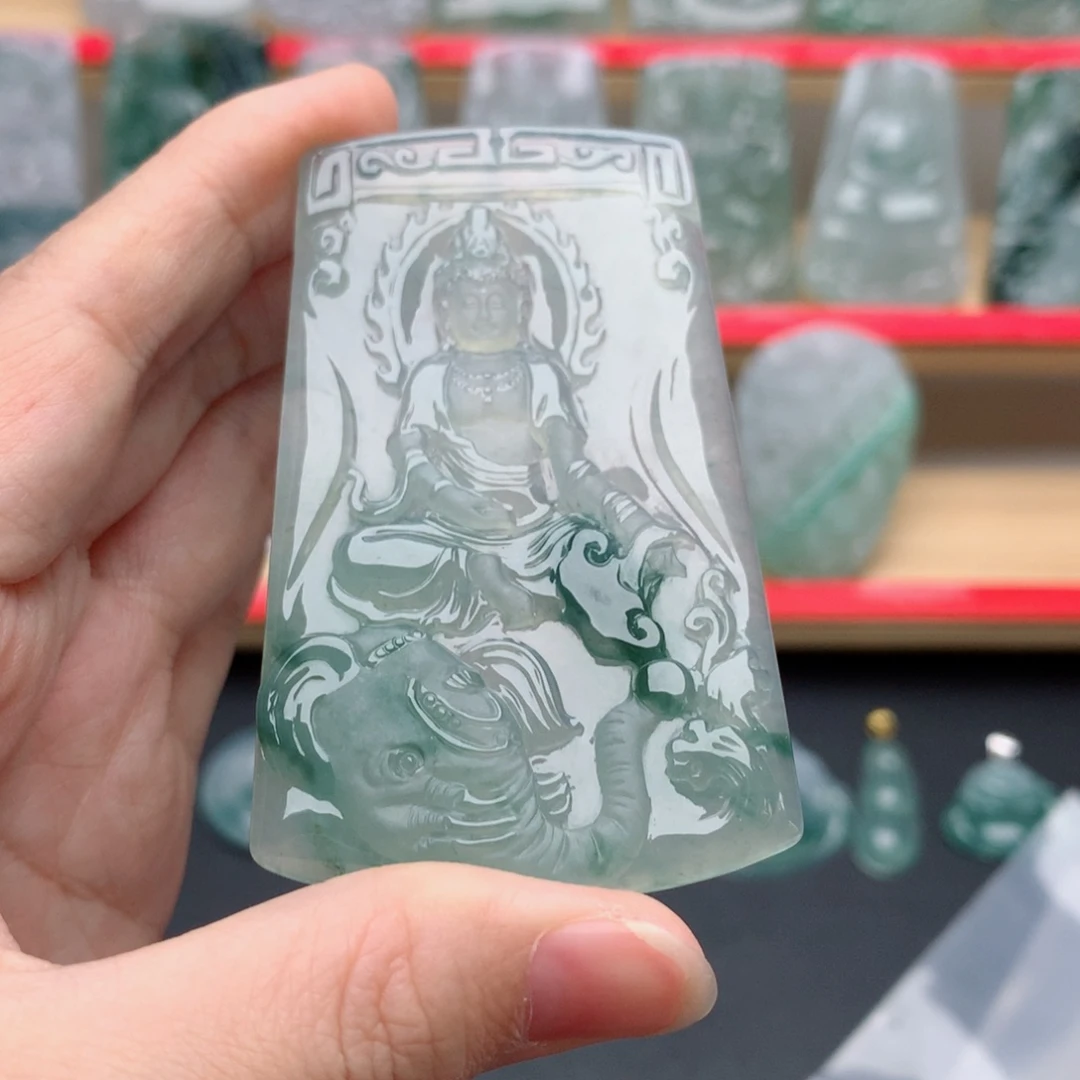 潇***洒翡翠未镶嵌颈饰普贤
