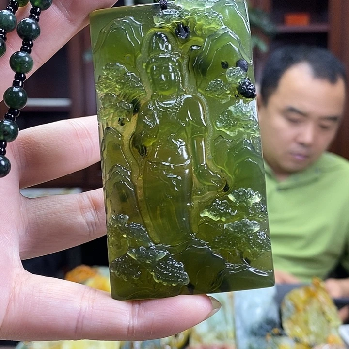蛇纹石玉未镶嵌颈饰