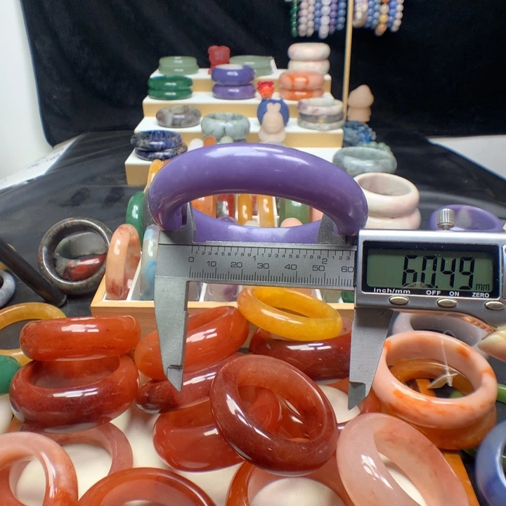 未镶嵌手镯石英质玉