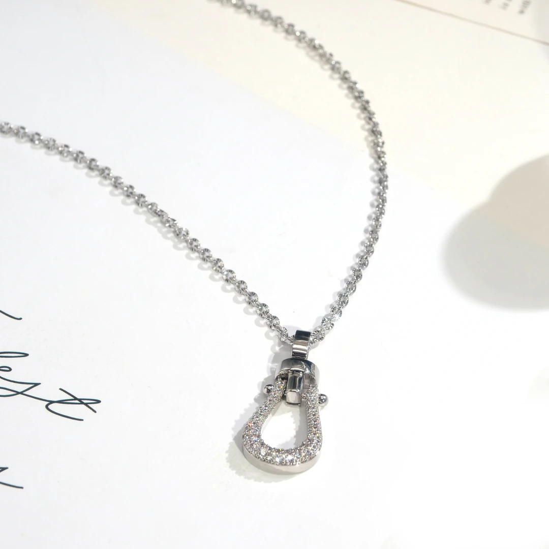 铜合金合成锆石吊坠 05686时尚气质马蹄扣吊坠个性项链