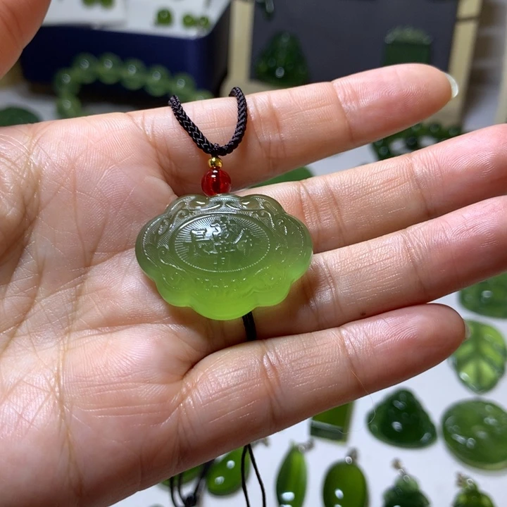 岫玉未镶嵌颈饰吊坠