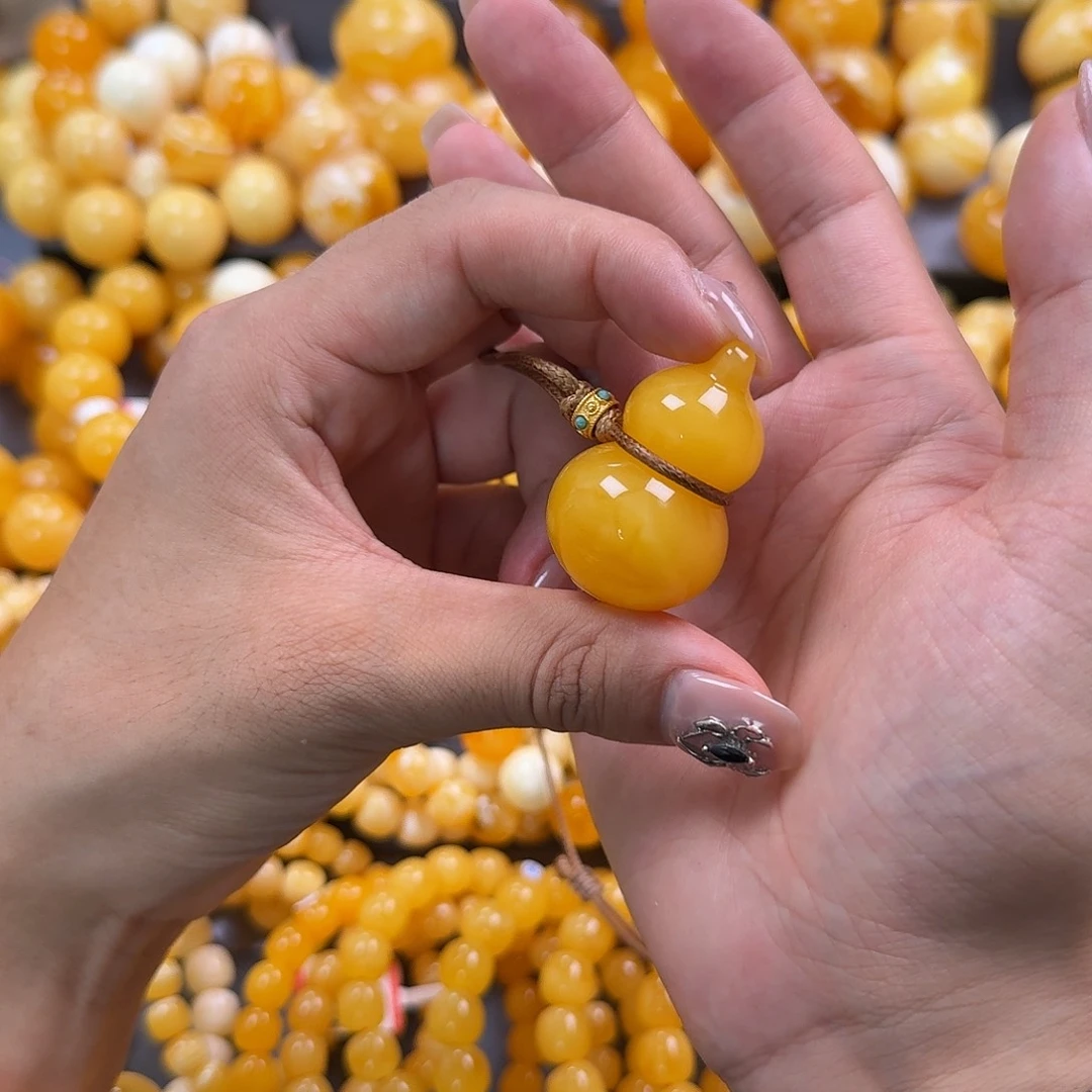 蜜蜡未镶嵌珠宝奇石