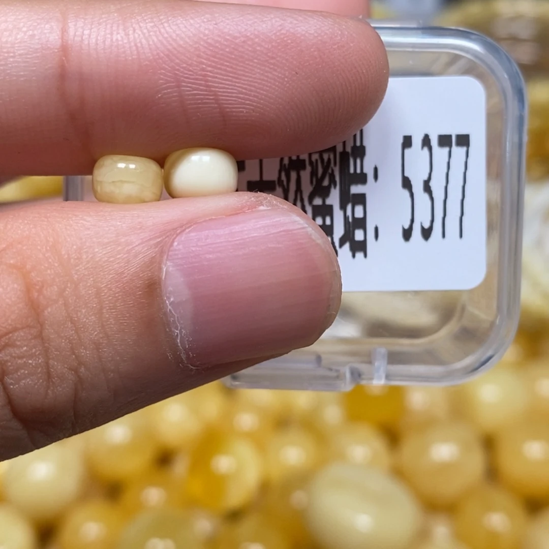 好***生蜜蜡未镶嵌珠宝奇石5377