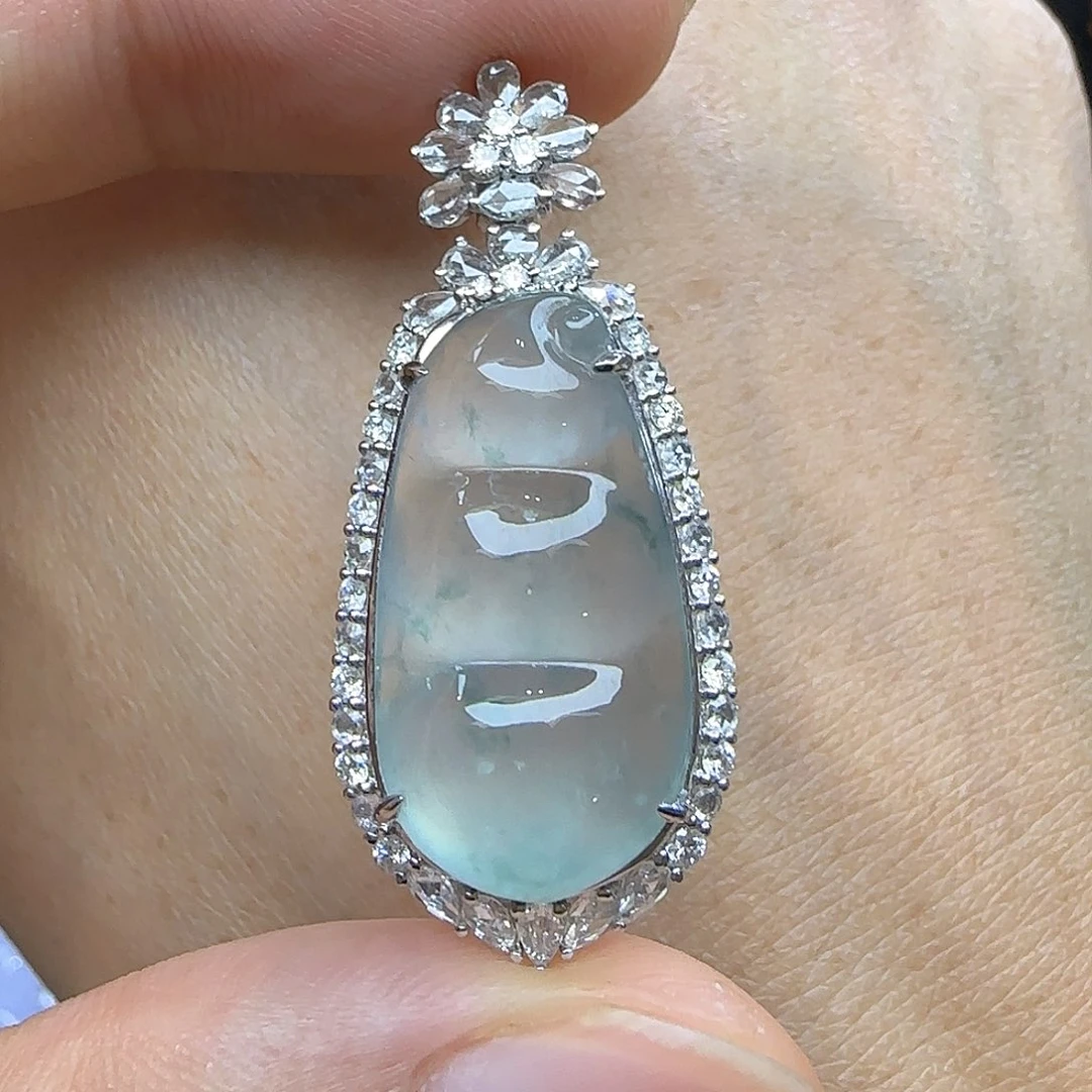 颈饰18K金镶嵌翡翠天然翡翠