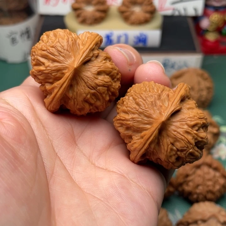 【闪购商品】文玩核桃把件37梨木台