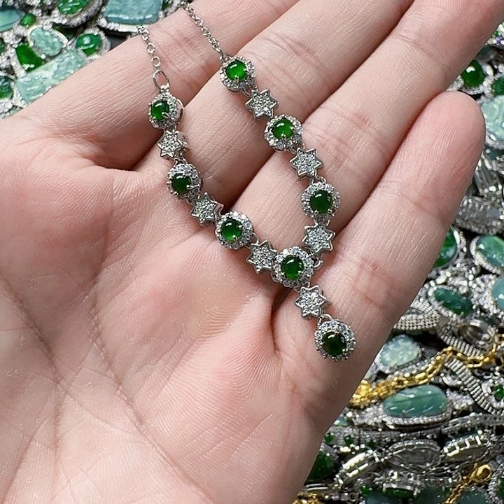 翡翠颈饰未镶嵌天然A货翡翠放漏