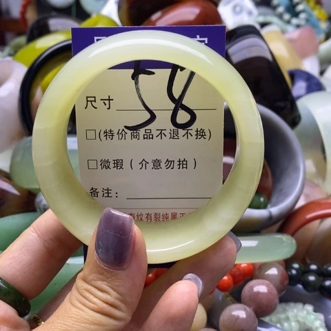 未镶嵌手镯石英岩玉