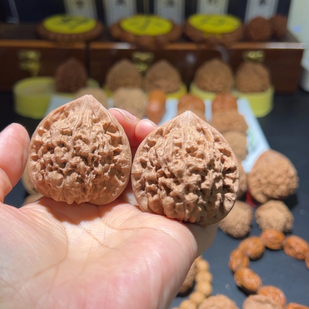 文玩核桃把件方****如秦麒麟