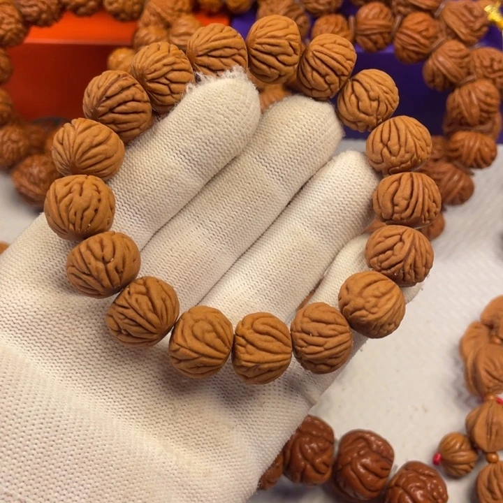 9号链接桃核手串一个