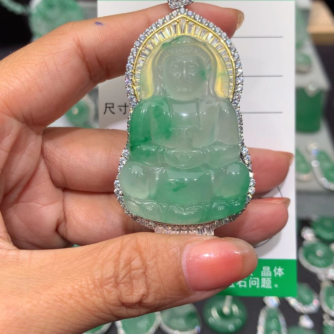 颈饰未镶嵌石英质玉（非洲翠）