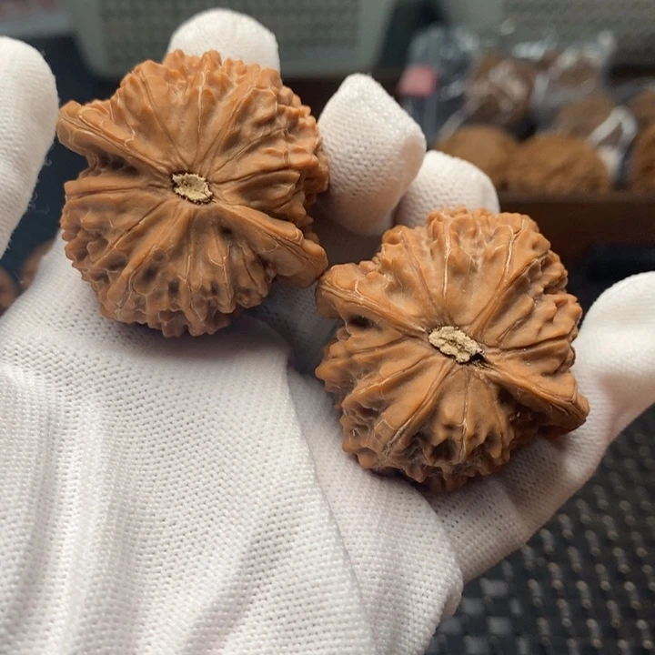 将***离文玩核桃把件女娲石44尺