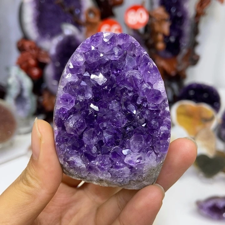 舒***华未镶嵌紫晶大型摆件（非配饰）