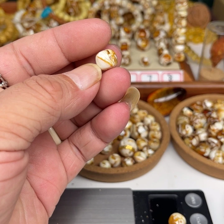 琥珀裸石未镶嵌豆*84号