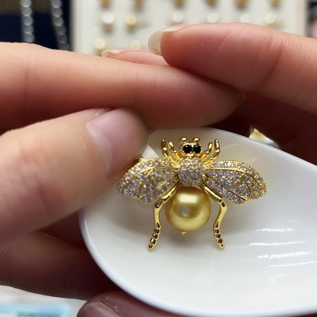 胸饰未镶嵌海水珍珠