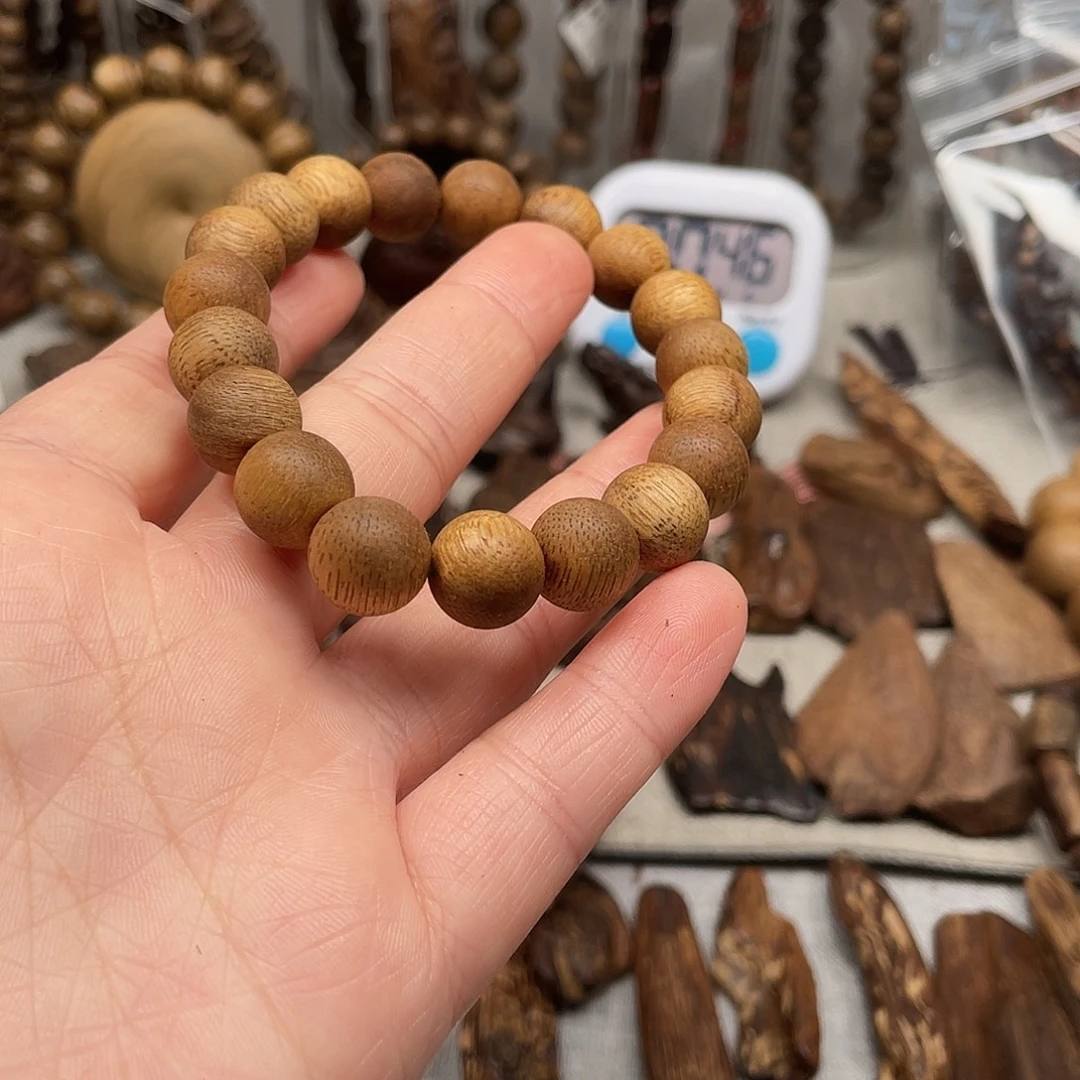 自****沉香沉香碎屑柬埔寨1.0+