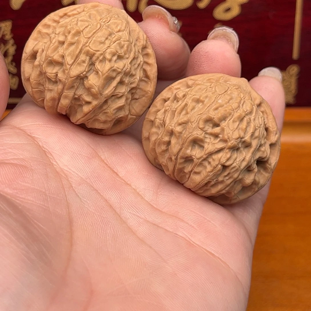 文玩核桃吊坠余*金牛