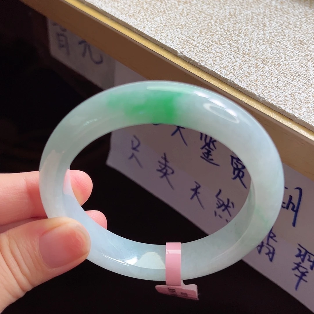 翡翠手镯未镶嵌手镯