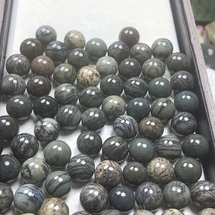 和田玉（糖玉）和田玉边角料9K金镶嵌拼*。