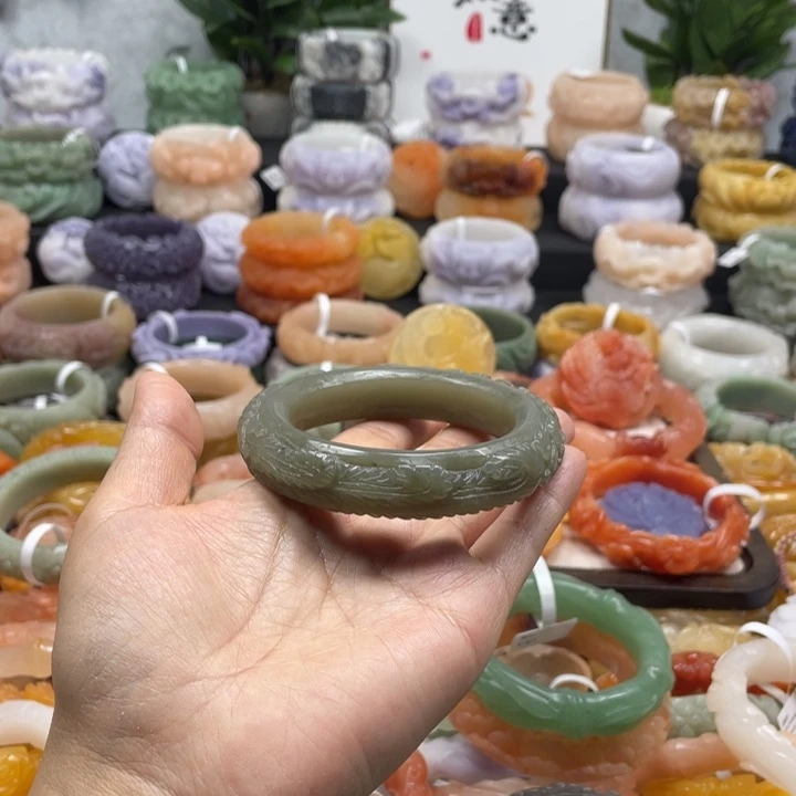 蘭***儿石英质玉未镶嵌手镯