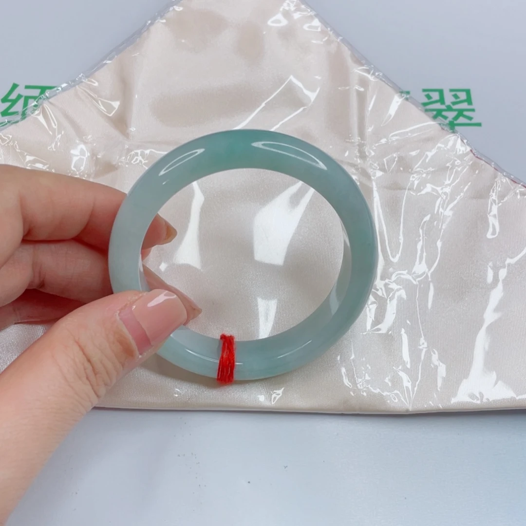 馒***姐翡翠未镶嵌手镯冰胶飘绿