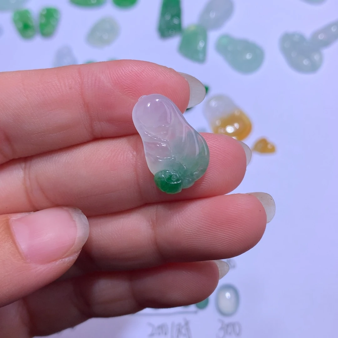 翡翠未镶嵌颈饰白菜