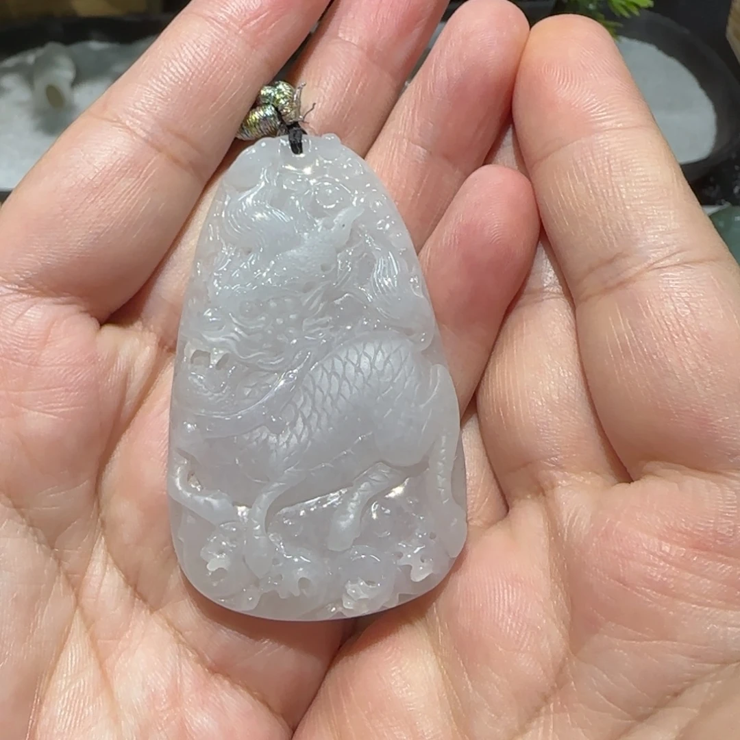 颈饰未镶嵌翡翠。。