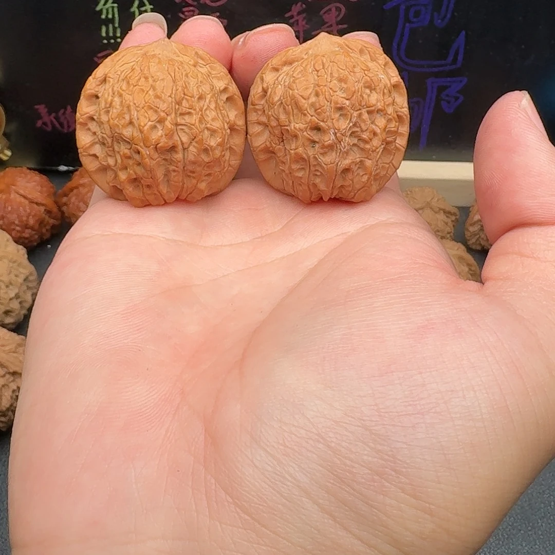 36接近全品血麒麟文玩核桃