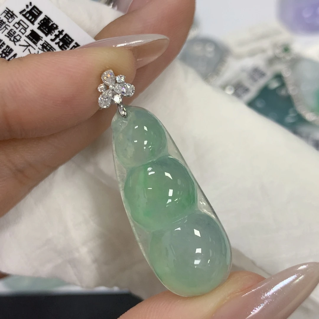 颈饰18K金镶嵌翡翠