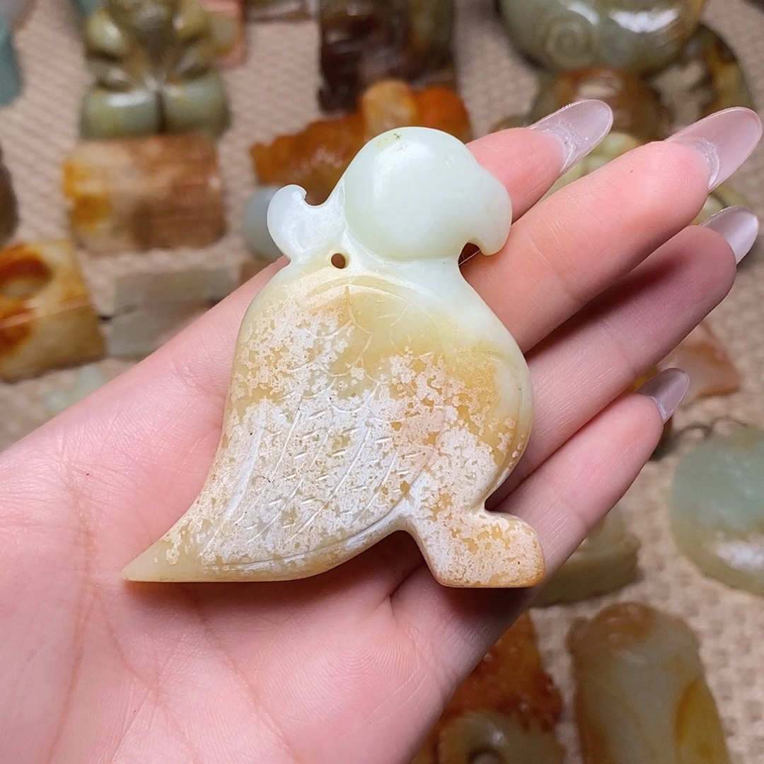 蛇纹石玉未镶嵌颈饰