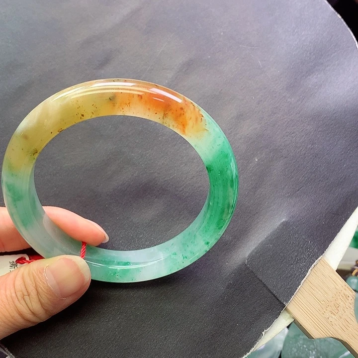 未镶嵌手镯石英质玉