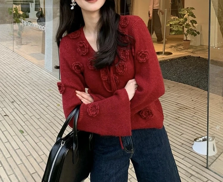 DC【谈心】秋冬长袖时尚显瘦纯色V领花朵上衣