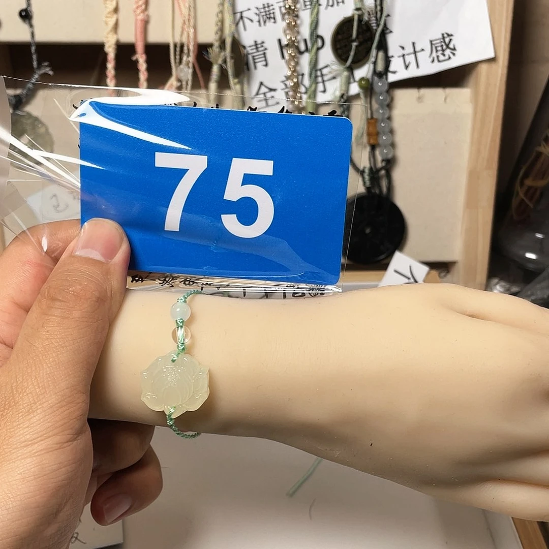 蛇纹石玉颈饰合金