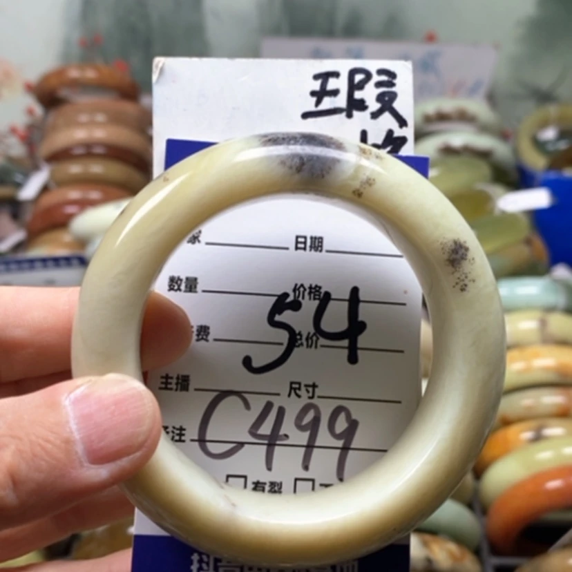 【闪购商品】未镶嵌蛇纹石玉手镯小**?
