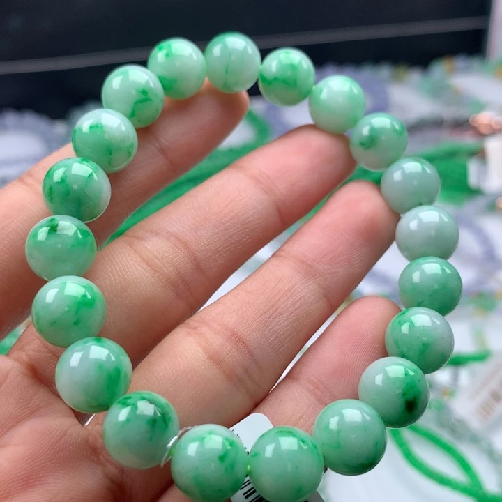 翡翠手镯未镶嵌卡